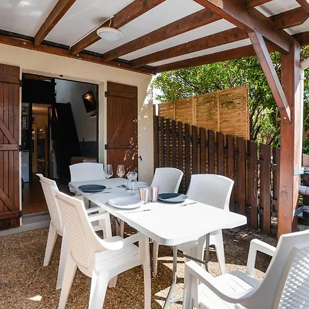 Apartment Pavillon Climatise Avec Mezzanine, Piscine Et Parking Prive A St Pierre La - Fr-1-409a-32
