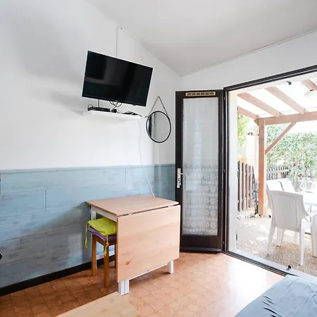 Pavillon Climatise Avec Mezzanine, Piscine Et Parking Prive A St Pierre La - Fr-1-409a-32 Apartment