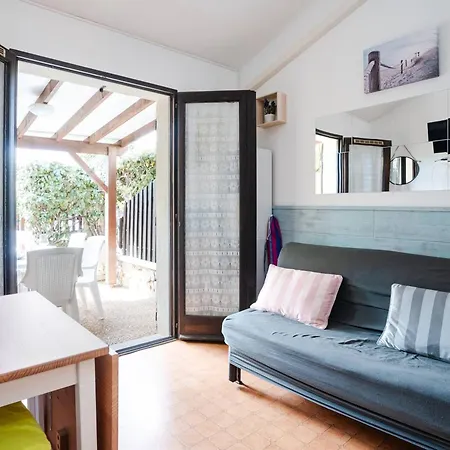 Pavillon Climatise Avec Mezzanine, Piscine Et Parking Prive A St Pierre La - Fr-1-409a-32 *