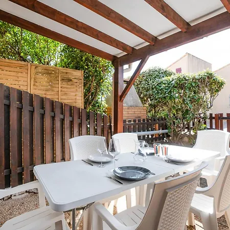 Pavillon Climatise Avec Mezzanine, Piscine Et Parking Prive A St Pierre La - Fr-1-409a-32